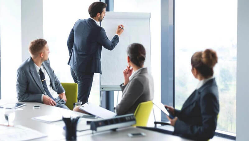 Đưa ra quyết định phê duyệt việc thanh lý hàng tồn kho