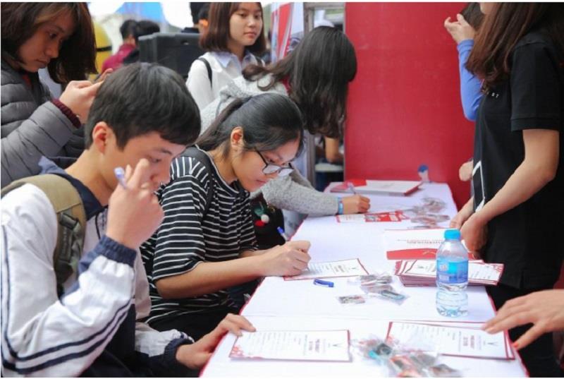 Viết Tờ khai Hồ sơ ứng tuyển Vinfast