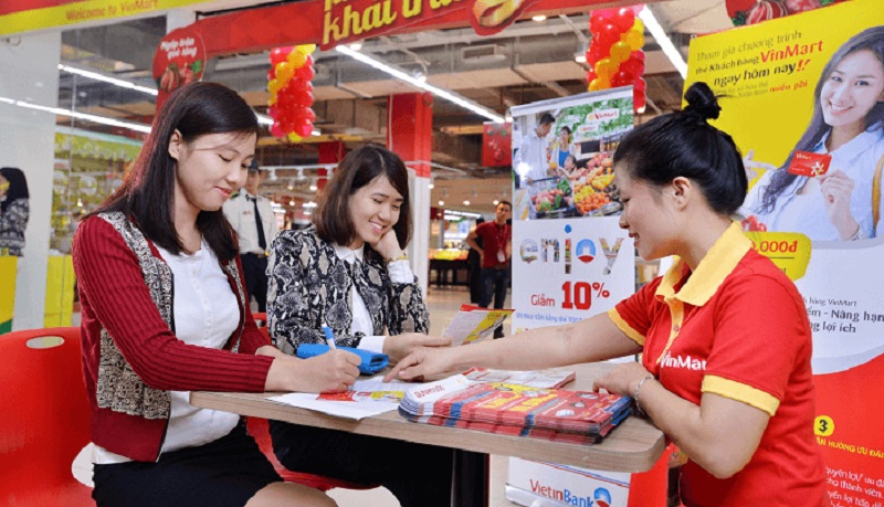 Nhân viên Vinmart luôn thân thiện với khách hàng