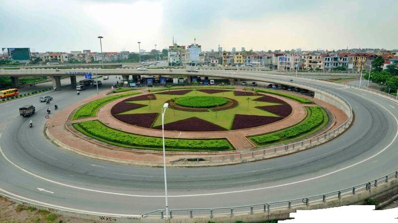 Với vòng xuyến hình tam giác