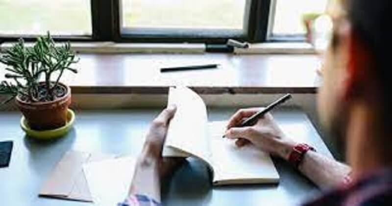 Xác định đối tượng phù hợp trong sơ yếu lý lịch Khi cần báo tin cho ai