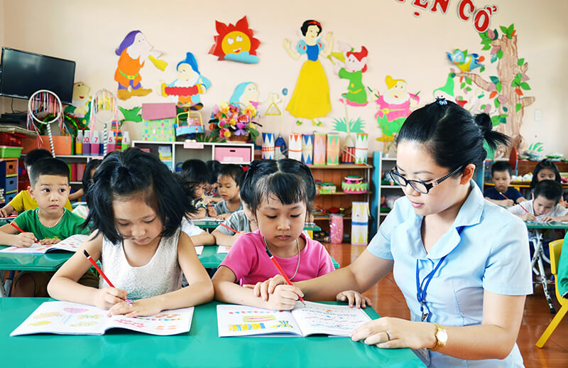 Chú trọng đến cách dùng từ và lời lẽ khi viết đơn