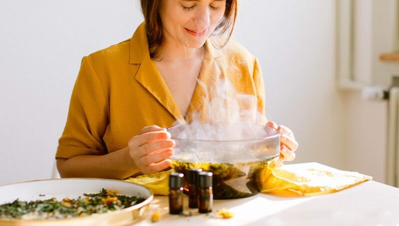 Gom cồi mụn bằng phương pháp xông hơi