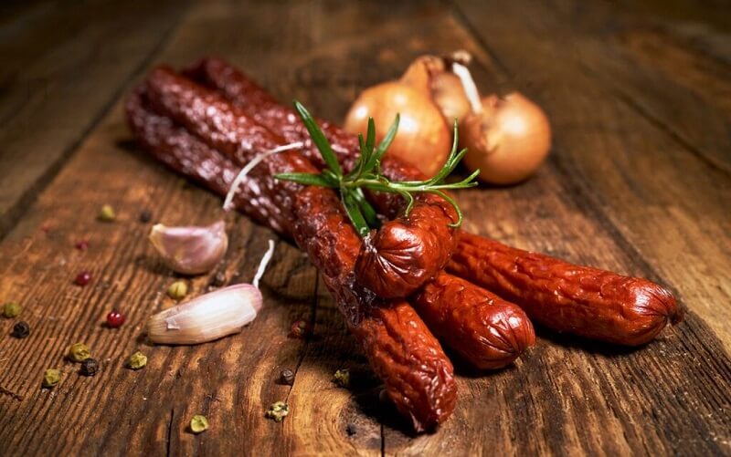 Món xúc xích hun khói Kolbász rất nổi tiếng ở Hungary