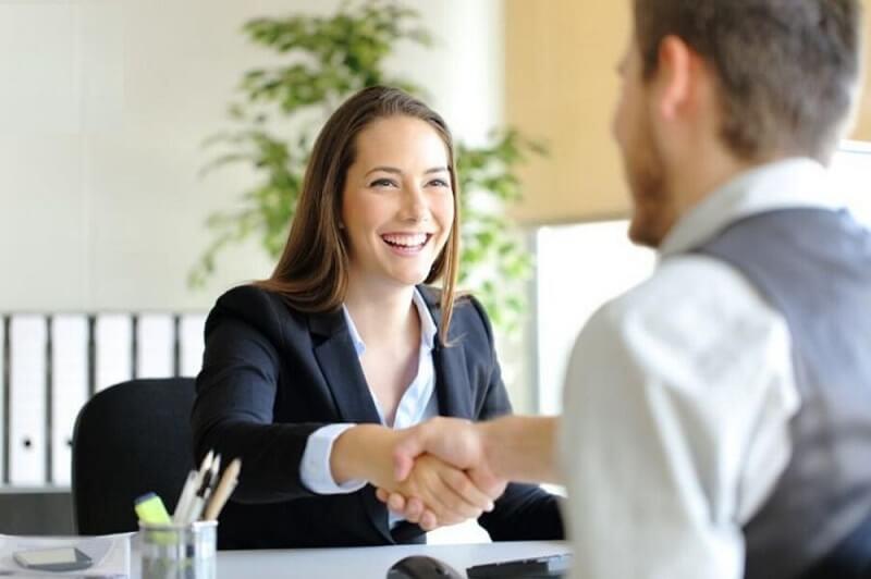 Nếu có một khách hàng đang giận giữ, bạn sẽ đối phó như thế nào?