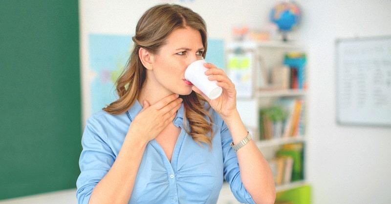 Làm ấm thanh quản để có giọng nói hay.