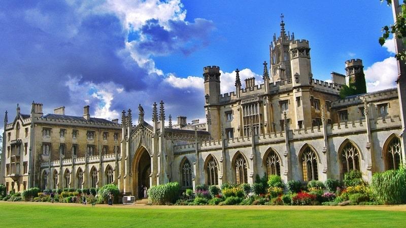 đại học cambridge là trường có lịch sử lâu đời