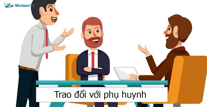 Nhân viên tư vấn tuyển sinh liên lạc với phụ huynh 