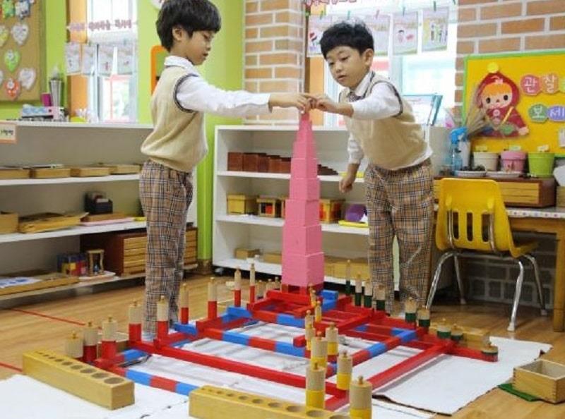 nguyên tắc của phương pháp Montessori đề cao tính cá nhân để khởi gợi tiềm năng của trẻ. 