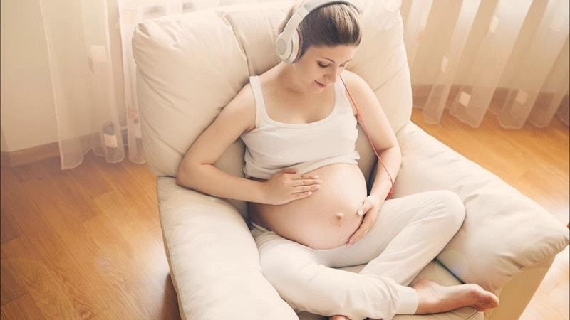 Thời điểm cho thai nhi tiếp xúc âm nhạc tốt nhất là ngay khi thai nhi bắt đầu cảm nhận được âm thanh