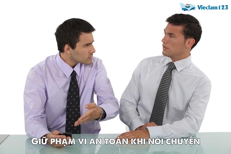 Tôn trọng phạm vi an toàn của người nghe