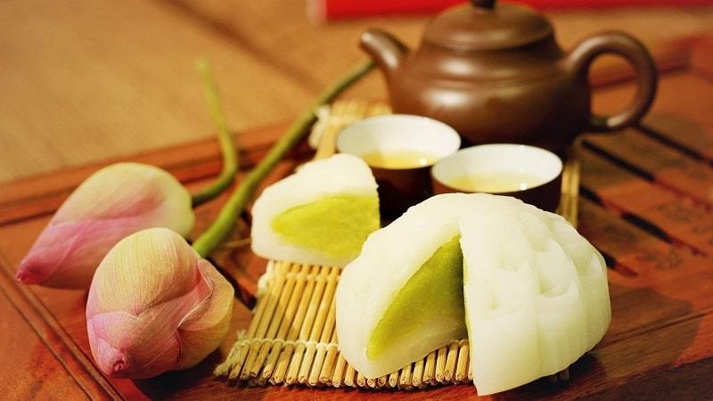 Tục cắt bánh trung thu trong Tết Thiếu Nhi.