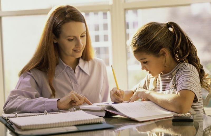 Gia sư nữ có những ưu và nhược điểm riêng