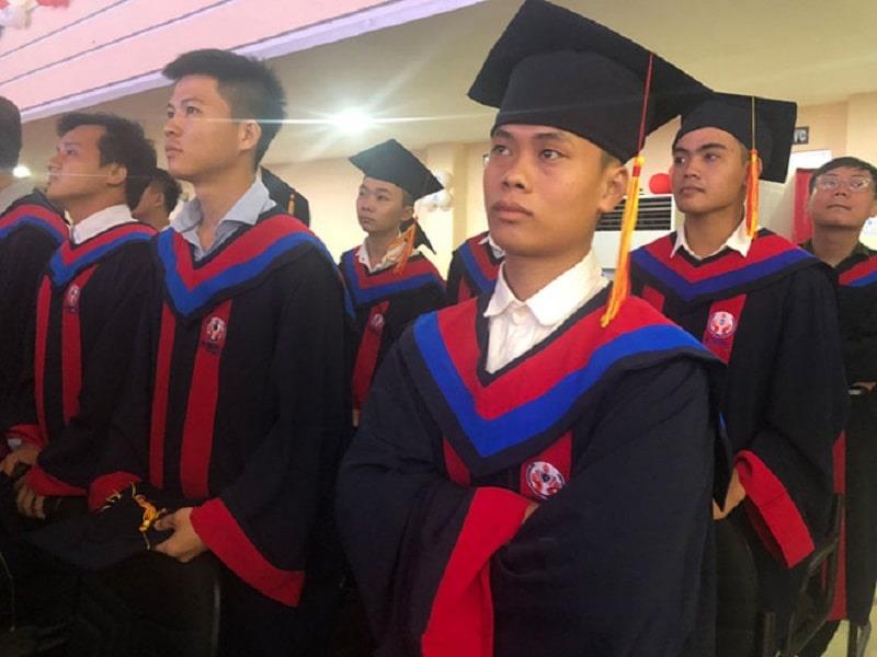  vấn đề xoay quanh bằng đại học chính quy và hệ tại chức