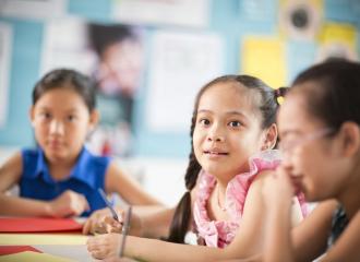 Nên cho bé học Tiếng Anh ở đâu